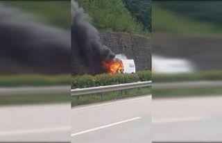 Giresun’da hareket halindeki minibüs alev alev...