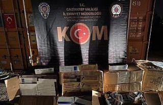 Gişelerde durdurulan tırda 8 bin paket kaçak sigara...