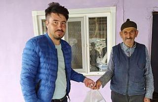 Gönüllülerden ihtiyaç sahiplerine gıda yardımı