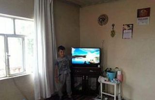 Gördes’te EBA TV’yi izleyemeyen öğrenciye televizyon...