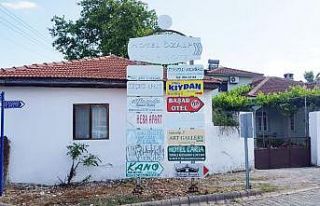 Gözde turizm beldesinde tabela kirliliğin önüne...