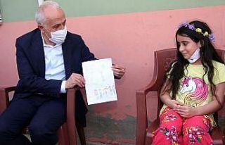 Gültak, şiir ve resim yarışmasının birincilerine...