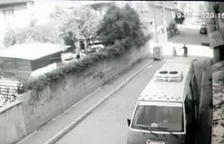 Gündüz vakti yolda yürüyen kadına dehşeti yaşattı