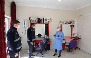Gürpınar’da berber ve kuaförler dezenfekte edildi