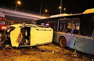 Hafif ticari araç ile otobüs çarpıştı: 1 yaralı