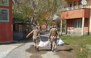 Hakkari Jandarma ekiplerinden örnek davranış