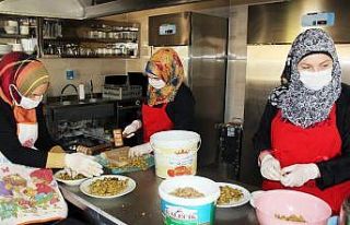 Hataylı kadınlar koronaya rağmen üretmeye devam...