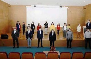 Hayallerindeki Dilovası’nı çizen çocuklar ödüllerini...