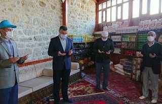 Hayır çarşısı ihtiyaç sahiplerine yardım ulaştırıyor