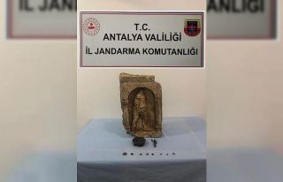 Hazine avcıları 1400 yıllık tarihi eserlerle yakalandı