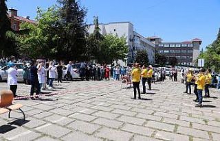Hemşireler oynayarak stres attılar