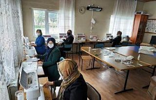 Hisarcık’ta gönüllü kursiyerlerden maske üretim...