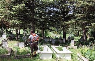 Hisarcık’ta mezarlık temizliği