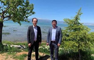 Hüyük’teki göl kıyısı sahil şeridinde inceleme