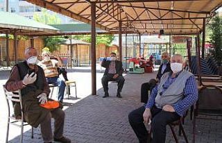 İki ay sonra sokağa çıkan vatandaşlar: "Allah...