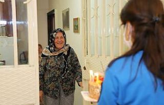 İki aydır evinden çıkamayan 65 yaşüstü Gülter...