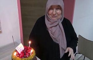 İlk kez doğum gününü 75 yaşında karantina yurdunda...