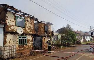 İnegöl’de yangın: 2 ev küle döndü