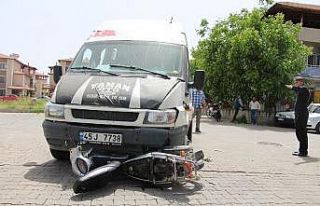İşçi servisi ile motosiklet çarpıştı: 1 yaralı