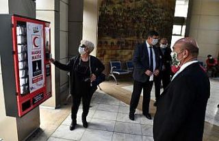İzmir Büyükşehir bir günde 117 bin maske dağıttı