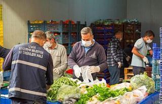 İzmir Sebze Meyve Hali esnafından Biz Varız dayanışmasına...