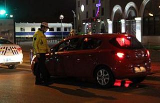 İzmir’de kısıtlama kurallarına uymayan bin 476...