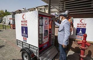 İzmir’de şimdi de seyyar maskematik