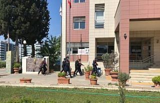 İzmir’de şok olay: Ellerini ayaklarını bağladılar,...