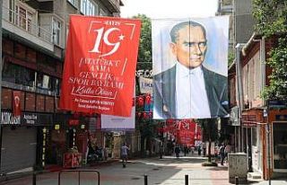 İzmit sokakları 19 Mayıs’a hazırlandı