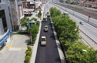 İzmit’te Valilik önü yan yolu bir günde asfaltlandı