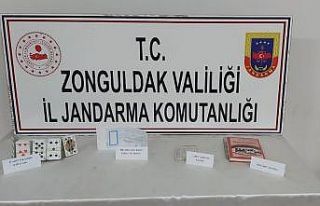 Jandarma ekiplerinden kumar oynatılan eve baskın