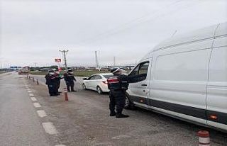 Jandarma uygulamada 5 aranan kişiyi yakaladı