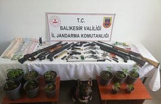 Jandarmadan 18 adrese eş zamanlı operasyon: 15 gözaltı