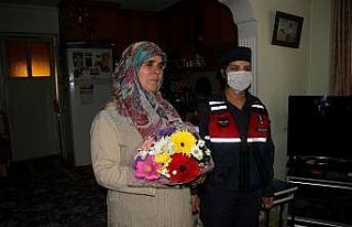 Jandarmadan şehit annesine Anneler Günü ziyareti