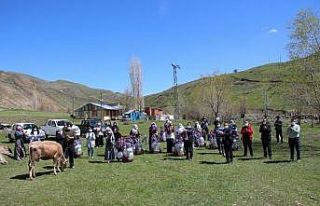 Kadın çiftçilere süt sağım makinesi verildi