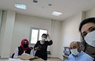 Kadın meclisi maske üretimine başladı