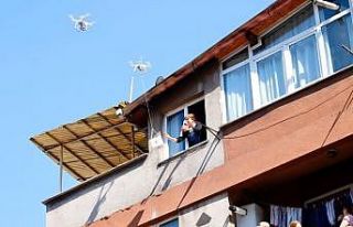 Kağıthane’de annelere drone ile çiçek