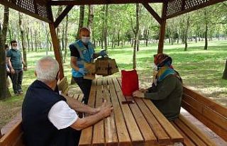 Kağıthane’de yaşlılara Ramazan Bayramı öncesi...