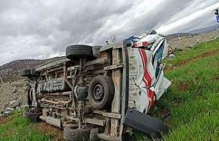 Kahramanmaraş’ta 112 sağlık ekibi kaza yaptı:...