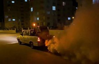 Kahta Belediye ekipleri ilaçlama çalışmalarını...