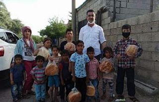 Kahta’da 3 öğretmen her gün bedava pide dağıtıyor