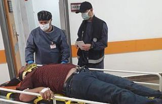 Kamyon şarampole yuvarlandı: 1 yaralı