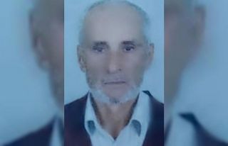 Kanepeden düşüp kafasını sehpaya çarpan yaşlı...