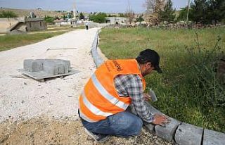 Karaköprü kırsalında yollara kilitli parke döşeniyor