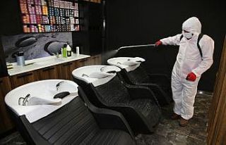 Karaköprü’de berberler dezenfekte ediliyor