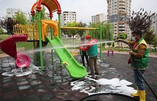 Karaköprü’de parklar çocuklar için hazırlanıyor