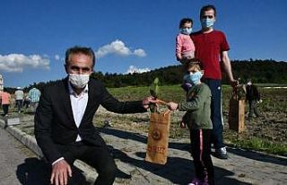 Karantinada kalan vatandaşlar ve çocukları fidan...