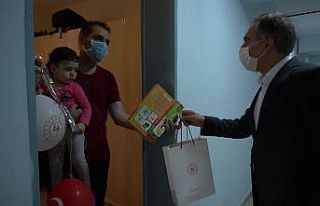 Karantinada kalan vatandaşlara kitap ve defteri