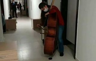 Karantinada kontrbas dinletisi