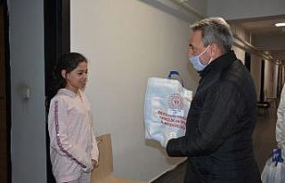 Karantinadaki çocuklar sevindirildi